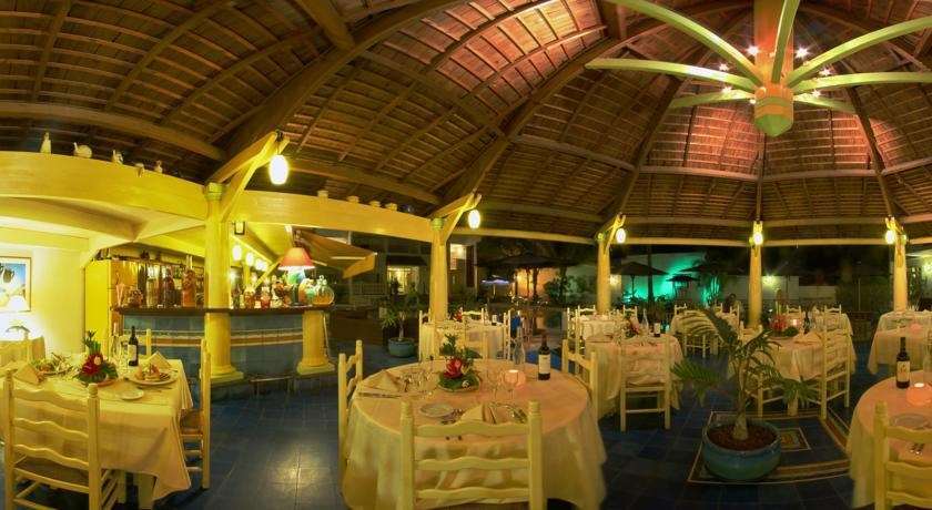 Le Nautile Beachfront Saint-Gilles-les Bains Restaurant billede